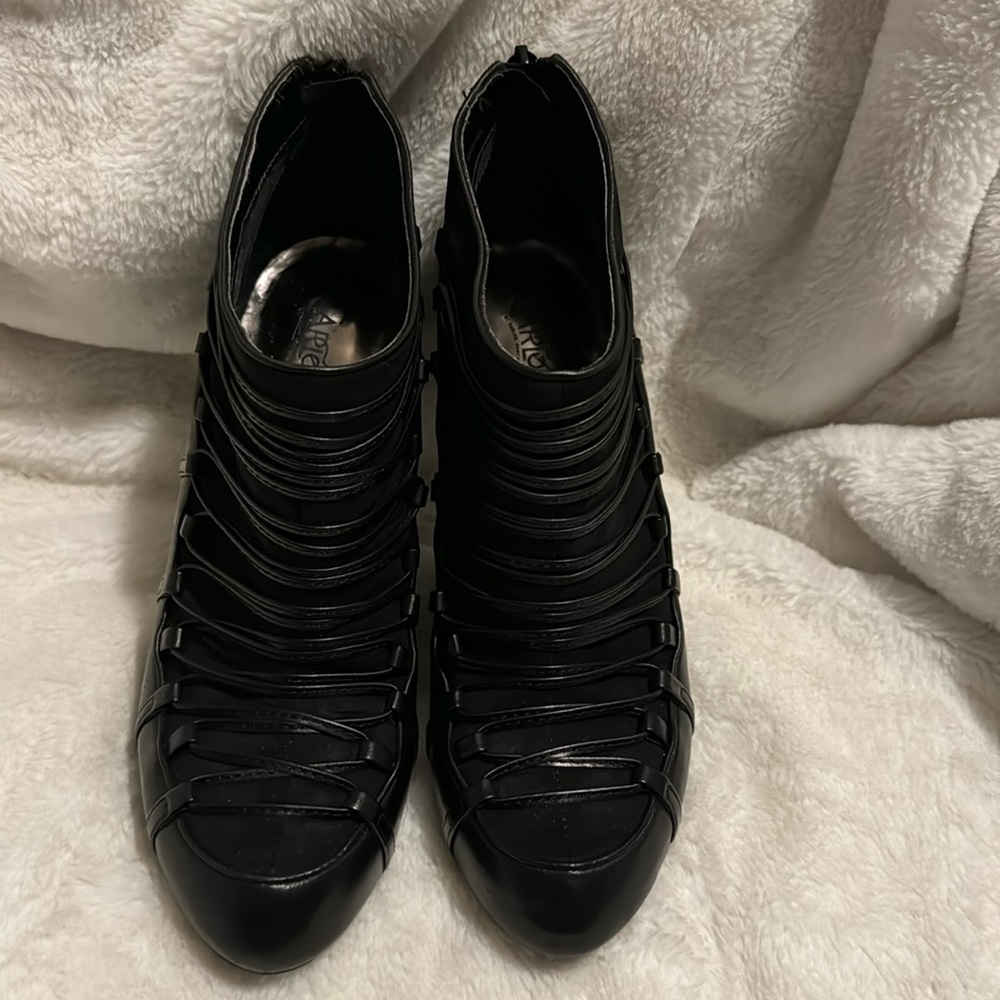 Carlos Santana Lovage black booties